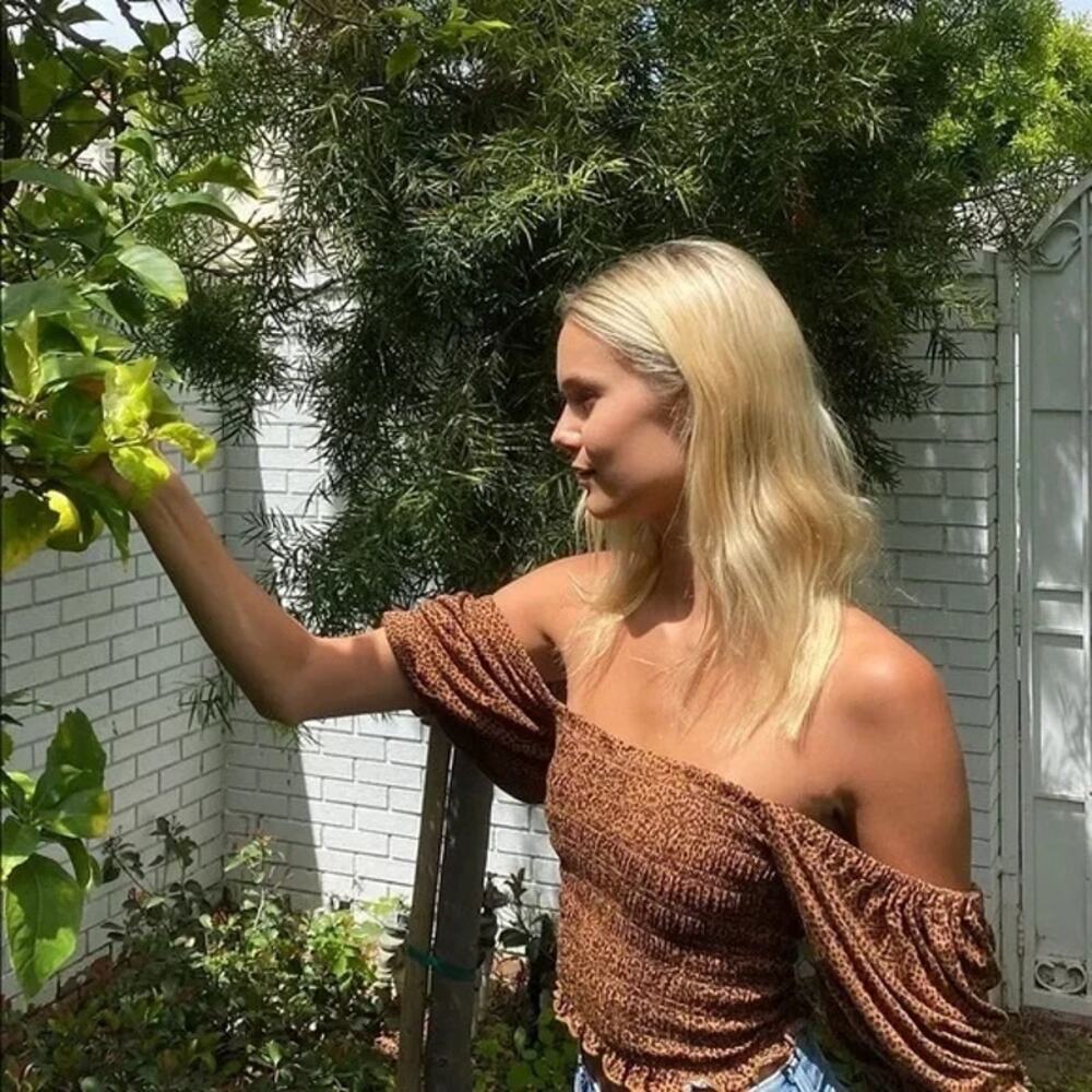 Urban Outfitters Giselle Brown Cheetah Print Smocked Puffed Sleeves Crop Top M